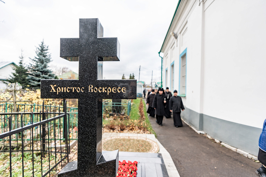 Архиерейское богослужение в Димитриевскую родительскую субботу в Успенском храме села Жилино г.о. Люберцы